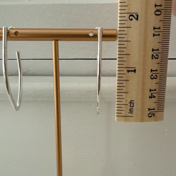 ⚪ Sleek Silver Open Hoop Earrings – Modern Minimalist Style ✨ - Picture 4 of 4